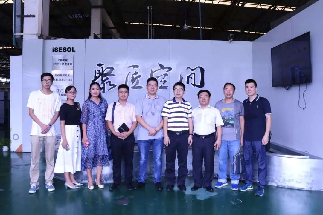 11092404j6v6.jpg
